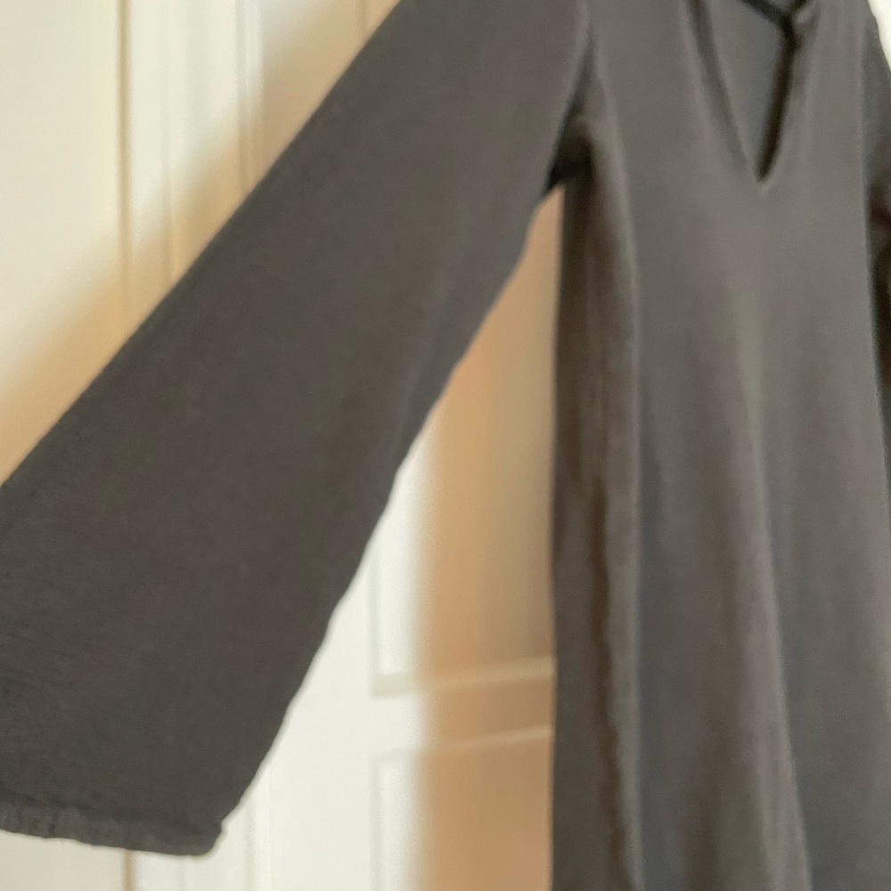 CP SHADES Woven Gray V-Neck Pull-Over Tunic Top L - Picture 5 of 7